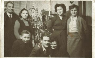 Susedská vianočná fotografia 1956 Susedská vianočná fotografia 1956