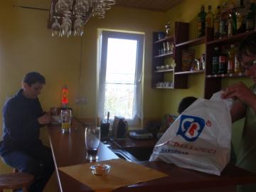 Kávička za barom Kávička za barom